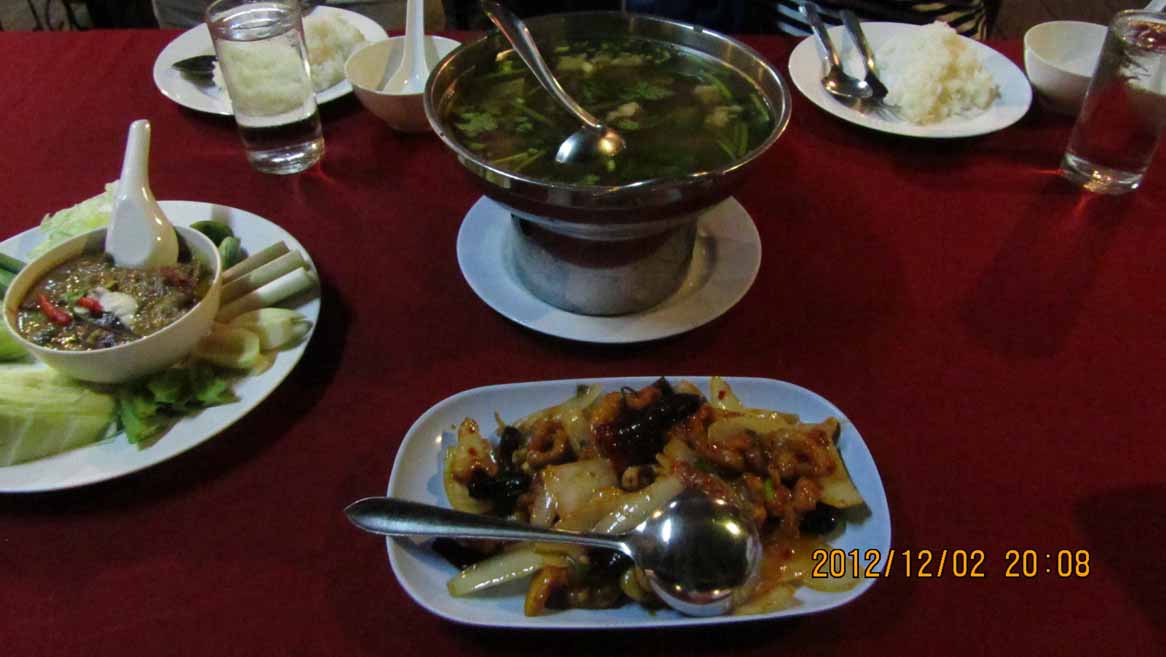 Dinner_at_Lungnuay 06.JPG 75.8K